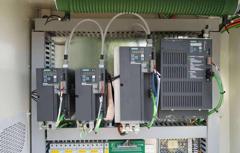 Вертикальный обрабатывающий центр с ЧПУ MILLMASTER VMM-1260 F4
