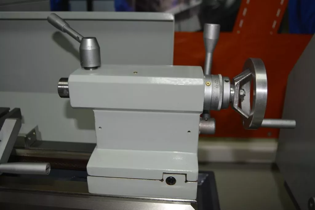 Настольный токарный станок MML 250x550 (2550)
