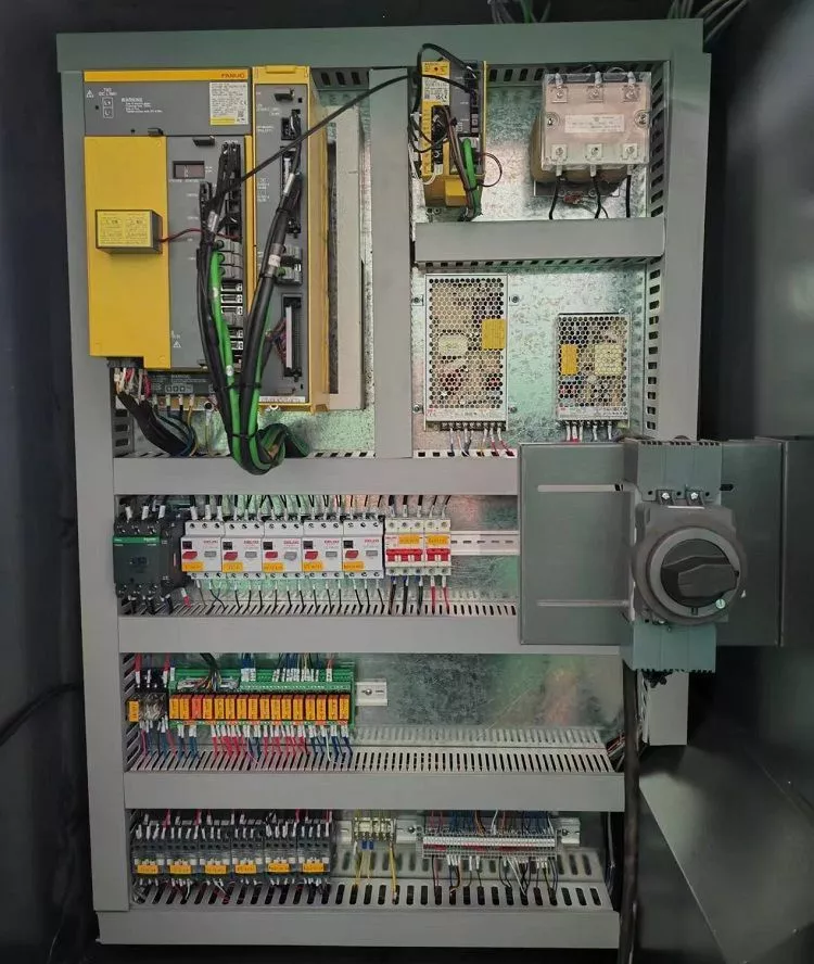 MetalTec TOPMILL 1360F вертикальный обрабатывающий центр с ЧПУ (4 оси)
