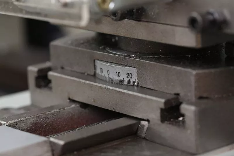 Токарный станок Turner MML 280x700v