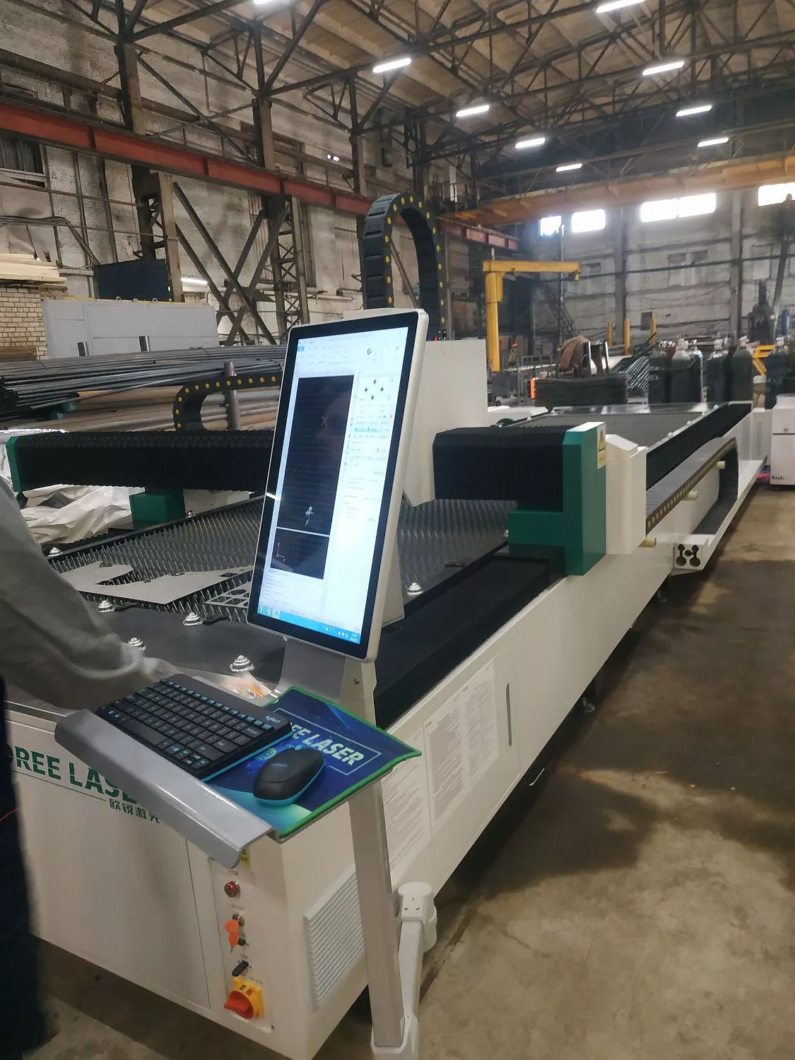 Оптоволоконный лазерный станок для резки металла FM 6015AT6 IPG 1500 Вт Домодедово