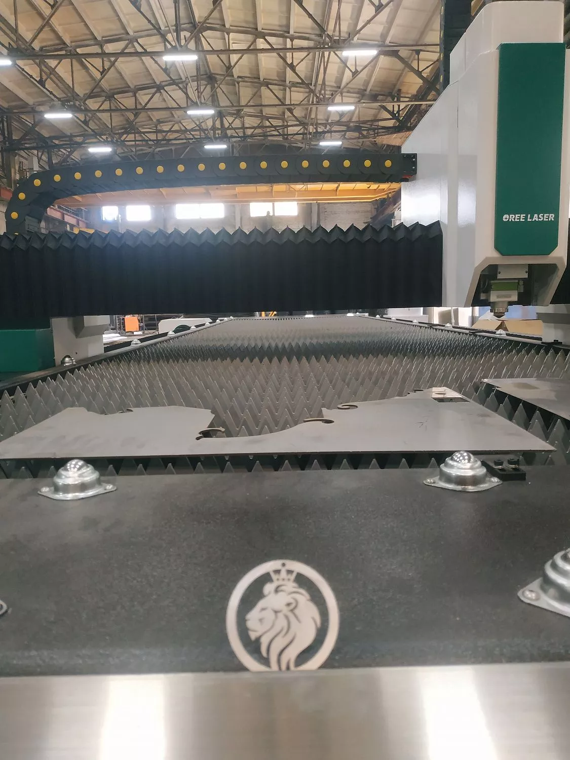 Оптоволоконный лазерный станок для резки металла FM 6015AT6 IPG 1500 Вт Домодедово