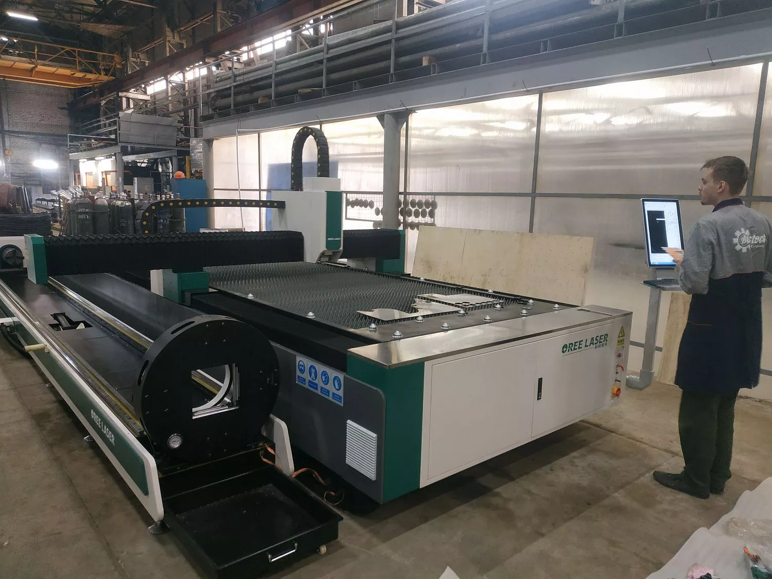 Оптоволоконный лазерный станок для резки металла FM 6015AT6 IPG 1500 Вт Домодедово